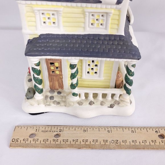 NEW Snowflake Falls Christmas Village - 8 Piece Lighted General Store Set 2002 - Picture 9 of 16